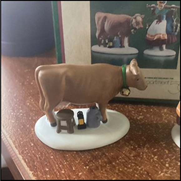 Dept 56 dickens village 12 days of Christmas 8 maids a milkin - Picture 3 of 3